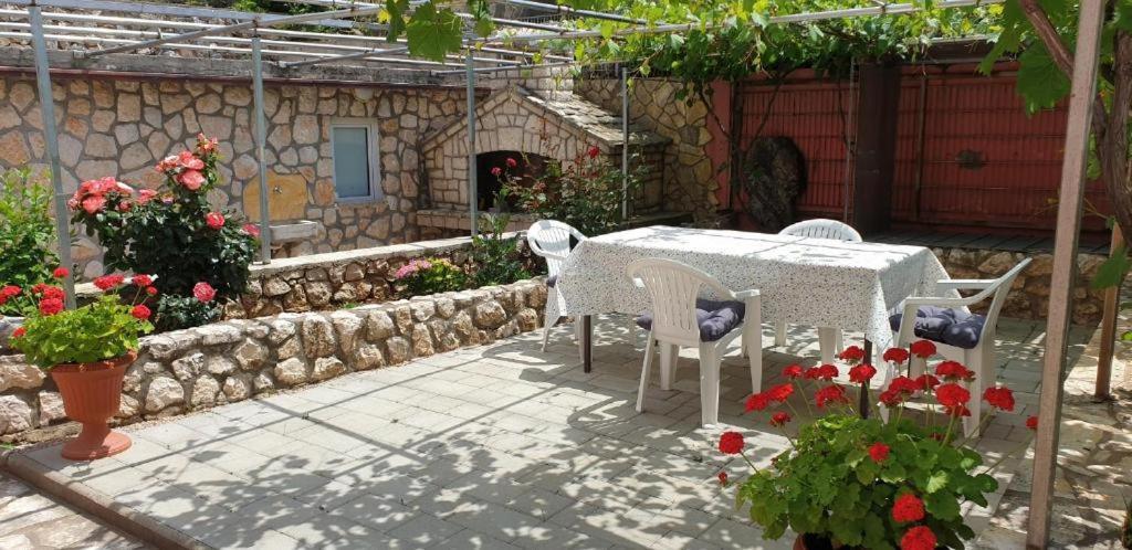 Apartments Roses Dobrinj Dış mekan fotoğraf