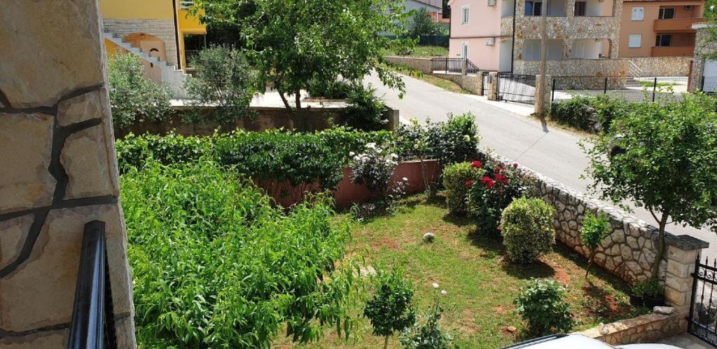 Apartments Roses Dobrinj Dış mekan fotoğraf