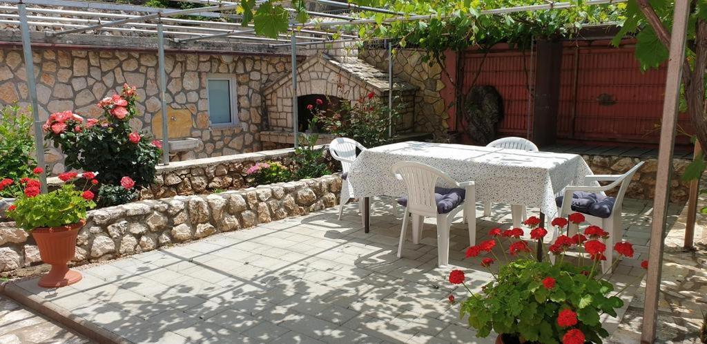 Apartments Roses Dobrinj Dış mekan fotoğraf