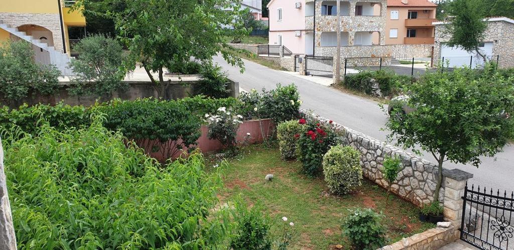 Apartments Roses Dobrinj Dış mekan fotoğraf